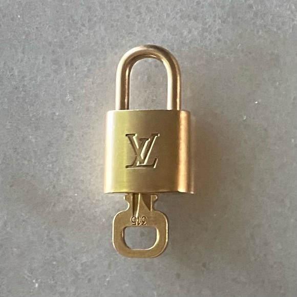 Louis Vuitton Lock with One Key #315 - Picture 9 of 11